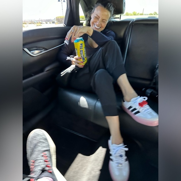 Authentic adorable Adidas Sambae x Hello Kitty collaboration Women's size 6 - Picture 13 of 13